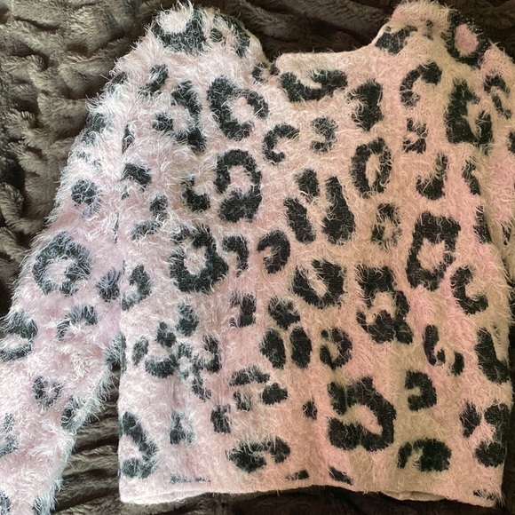 XL fuzzy baby pink and black sweater - Picture 2 of 2
